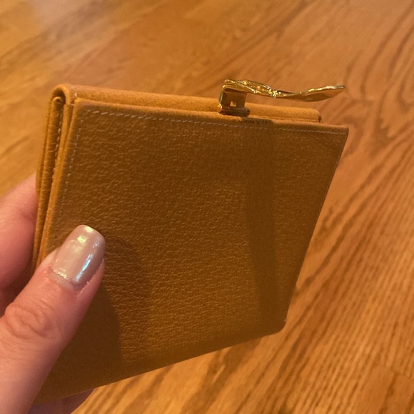 Gucci compact wallet with goldtone hardware - Picture 5 of 14